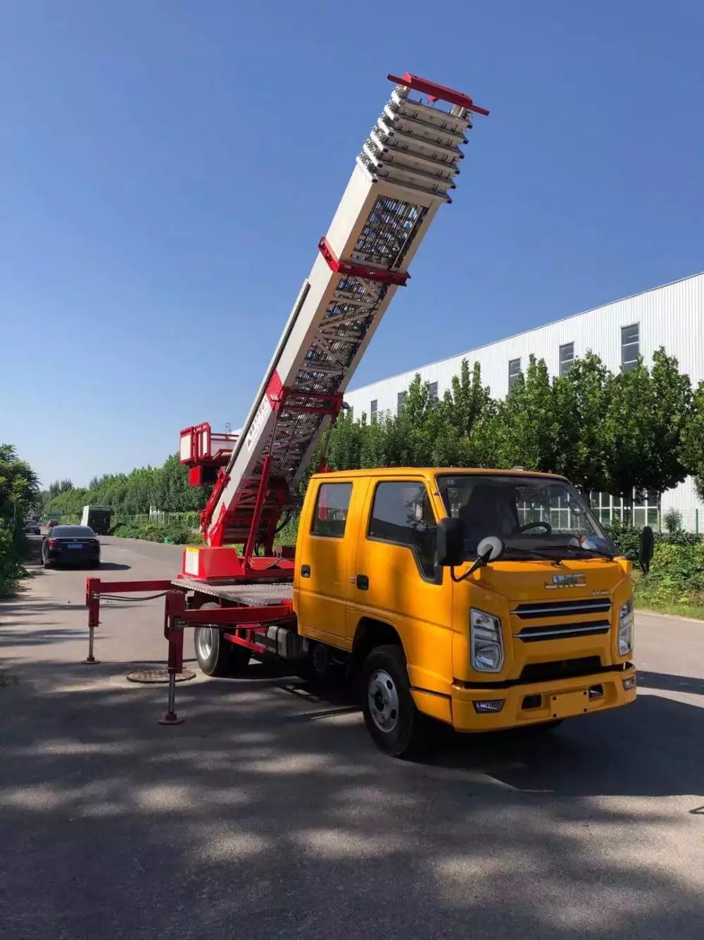 故城县附近的云梯车出租服务：轻松解决高空作业需求